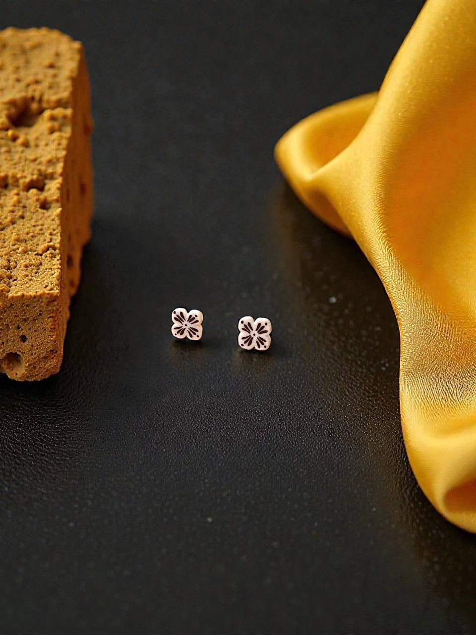 Orecchini al lobo LOVE PALERMO nero