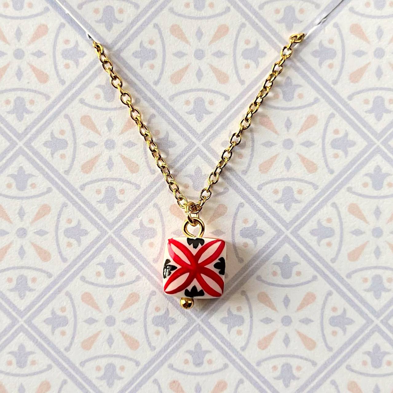 Collana Color Oro con Micro Maiolica Rosso e Nero