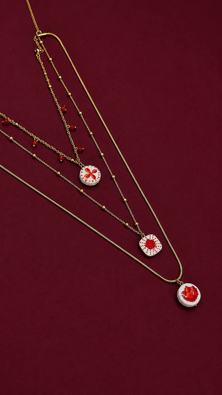 Collana tre fili rossa Feminist like ROSALIA