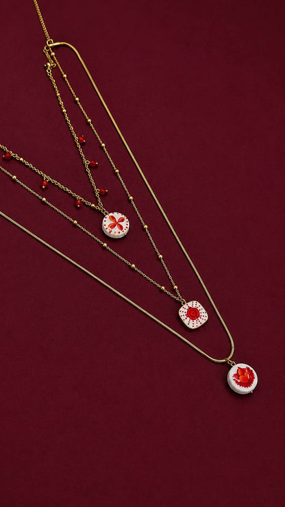 Collana tre fili rossa Feminist like ROSALIA